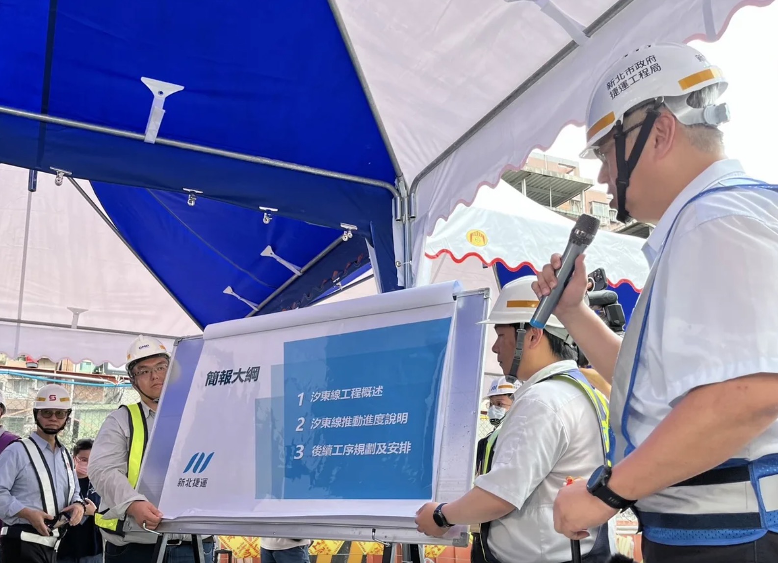 新北捷運副局長王益翔簡報說明捷運汐東線進度（圖源：新北捷工局）